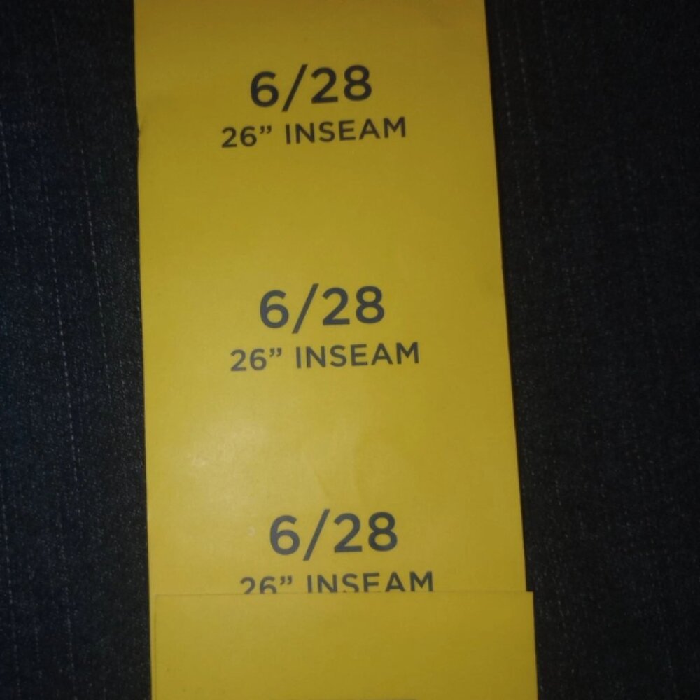 NWT Chaps Women’s Crop Kick Jeans Size 6 / 28 Blue Denim Mid Rise - Picture 4 of 4